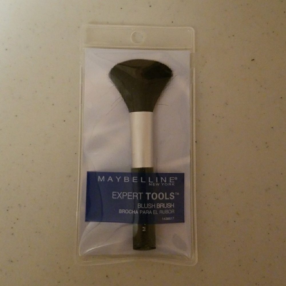 Maybelline New York expert blush brush